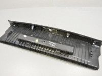 НАКЛАДКА ЗАДНЕЙ ПАНЕЛИ Запчасть код: 3V5863459E  9B9
Тип кузова: Sedaa...