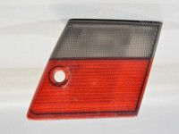 Saab 9-5 Задний фонарь (на люке), правый (седан) 1998-2001 Запчасть код: 4561544
Тип кузова: Sedaan