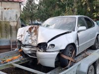 Toyota Corolla 2001 - Автомобиль на запчасти